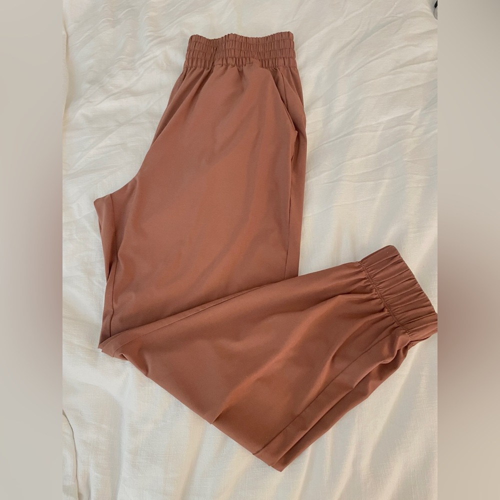 Vuori joggers size small like new